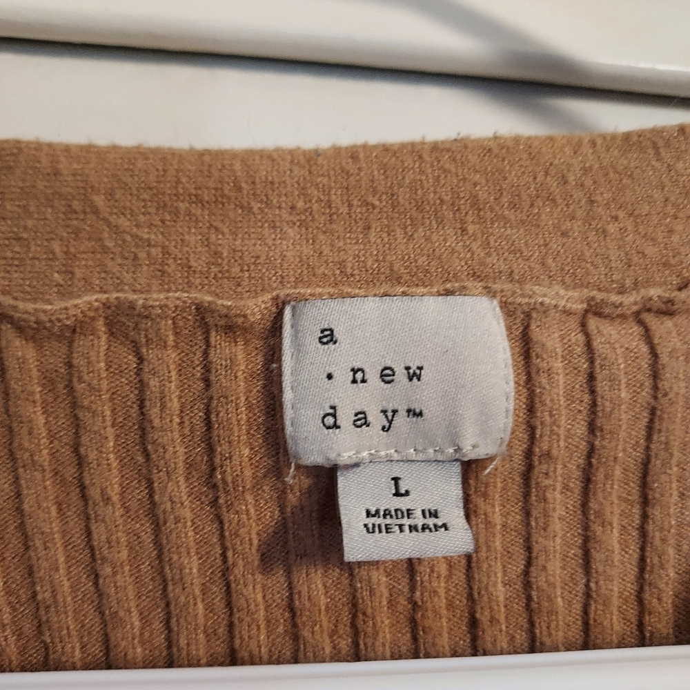Camel Ribbed Button-Up Cardigan - Picture 5 of 6